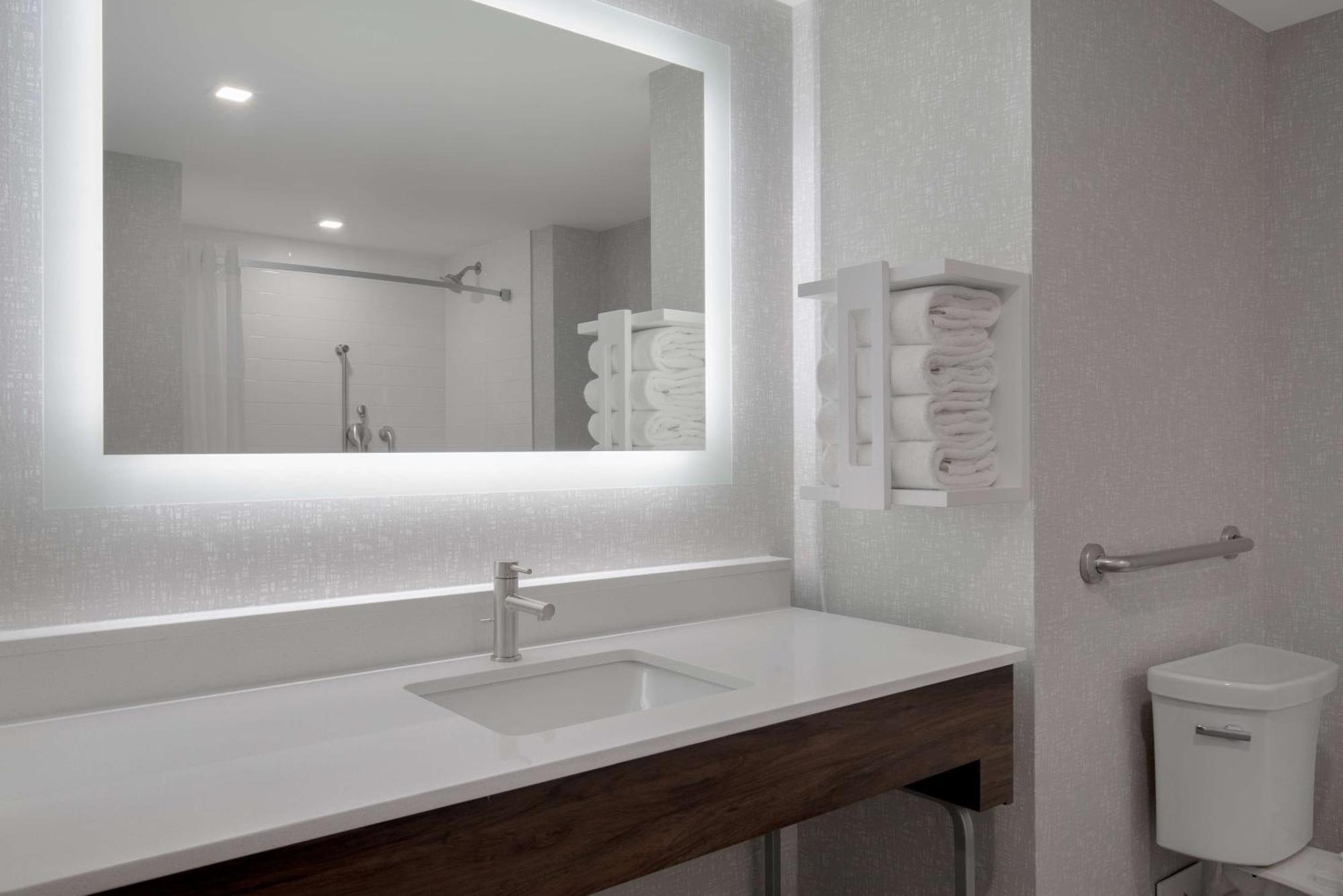 Hampton Inn By Hilton Brampton - Toronto Eksteriør billede